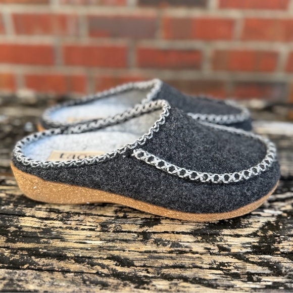 Taos Woolma Women’s Size 8-8.5 Dark Gray Slip On Italian Wool Clogs Shoes T7 - Picture 3 of 11